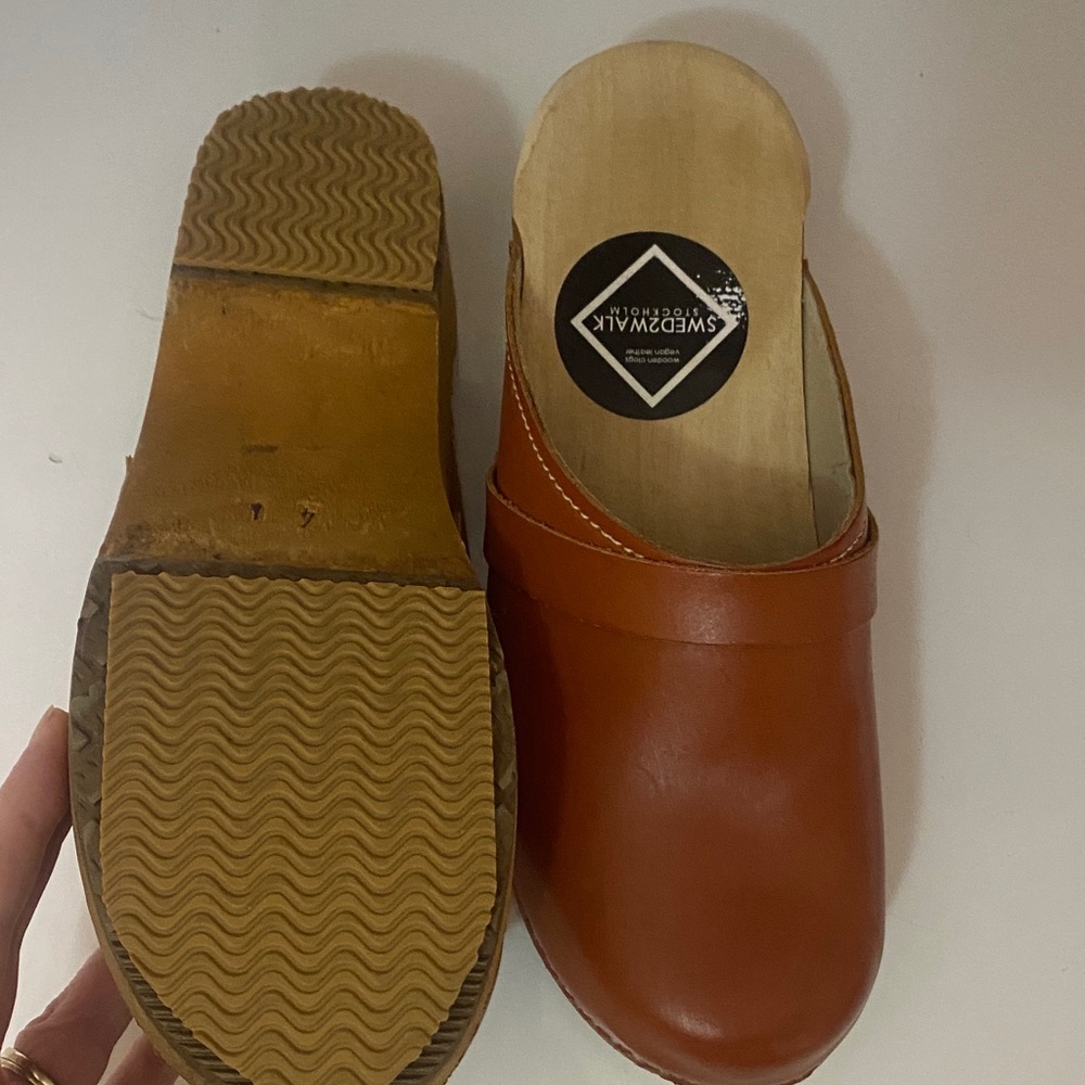 Women’s Clogs - Picture 5 of 6